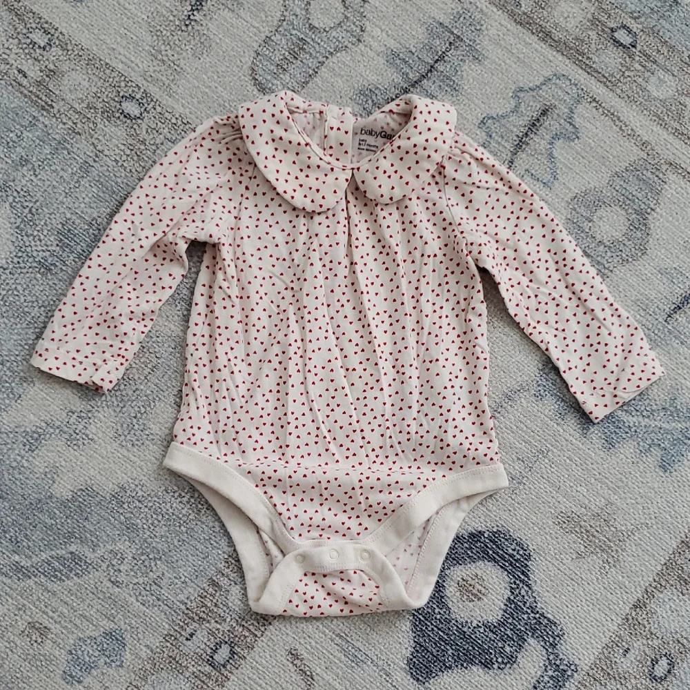 Baby Gap Infant Girls Tiny Hearts Collared Bodysuit Sz6-12m